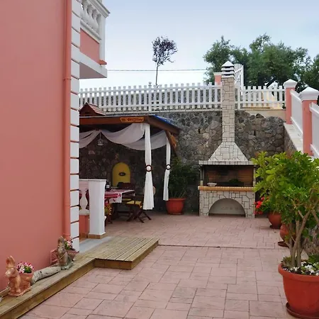 Angela Pool 圣佐治欧斯帕贡