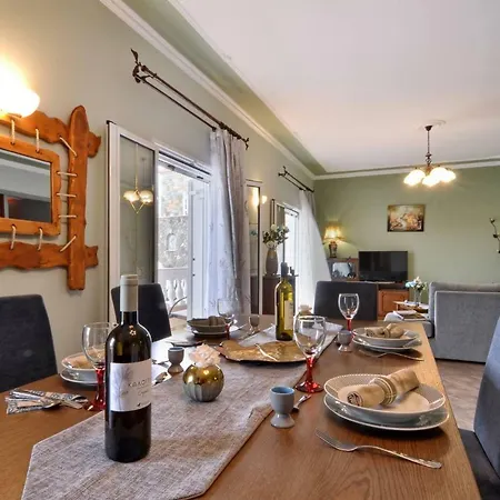 Angela Pool 圣佐治欧斯帕贡