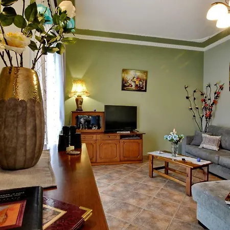 Angela Pool Appartement