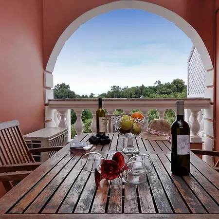 Angela Pool * Agios Georgios Pagon