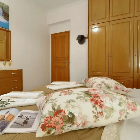 Angela Pool * Ájosz Jeórjosz Págon